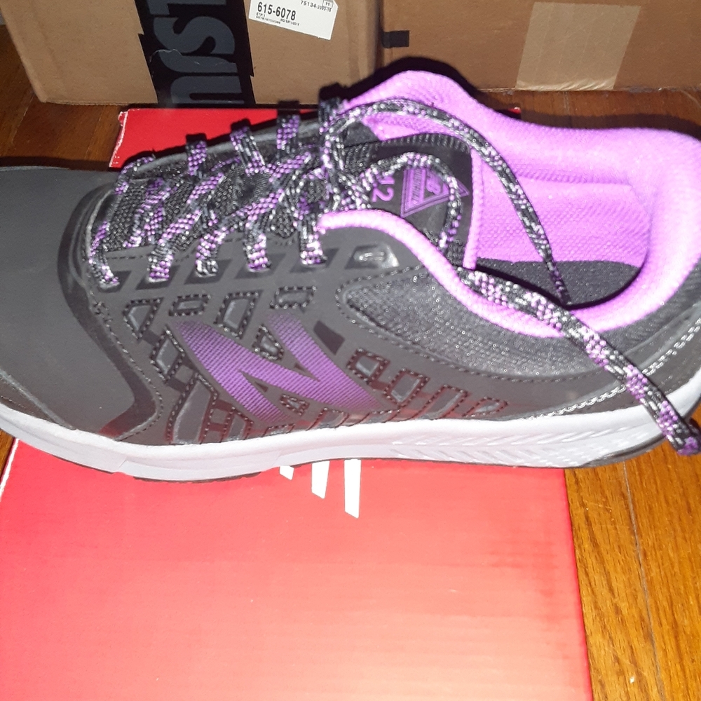 Shoes - Picture 3 of 6